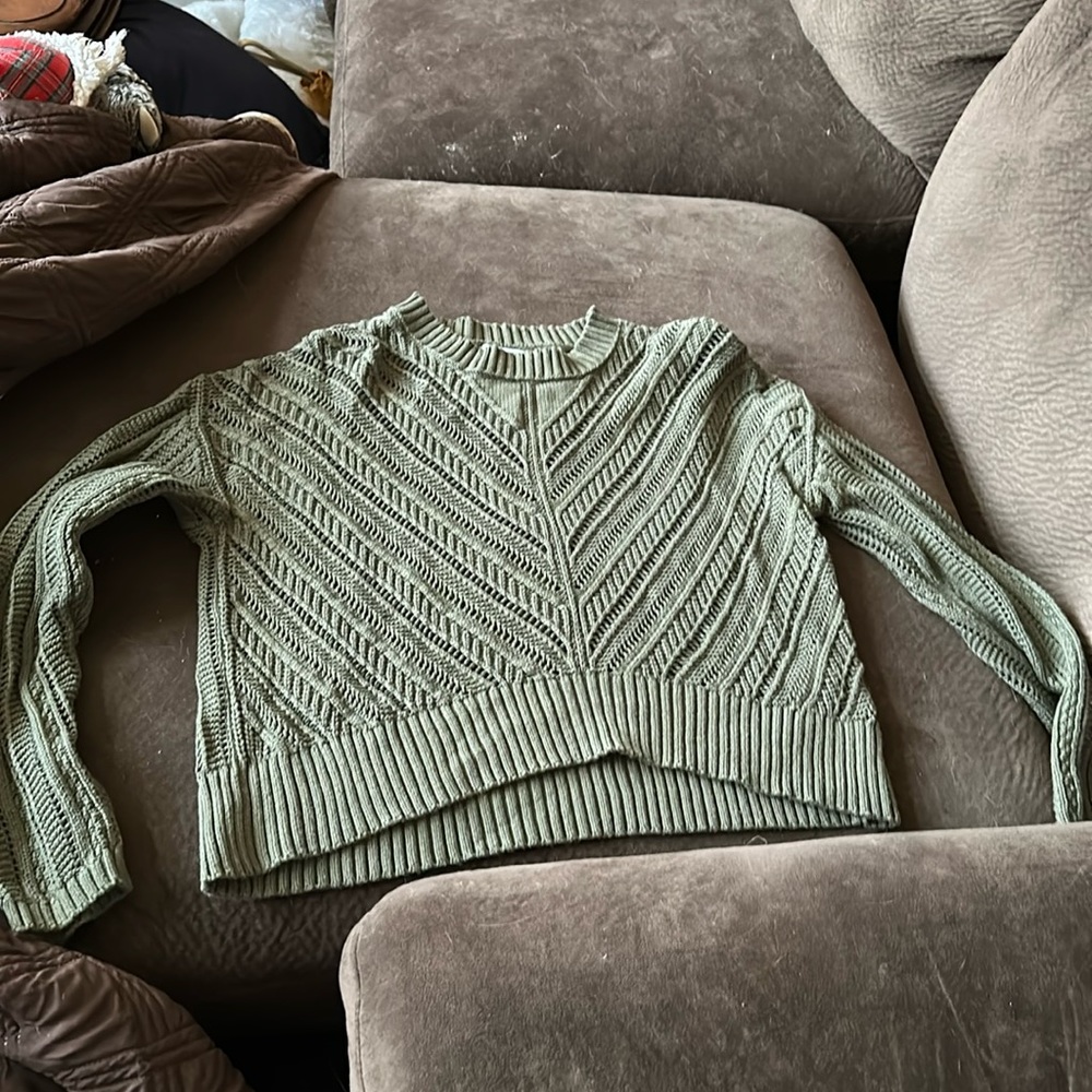 Old Navy women’s sweater- like new!
